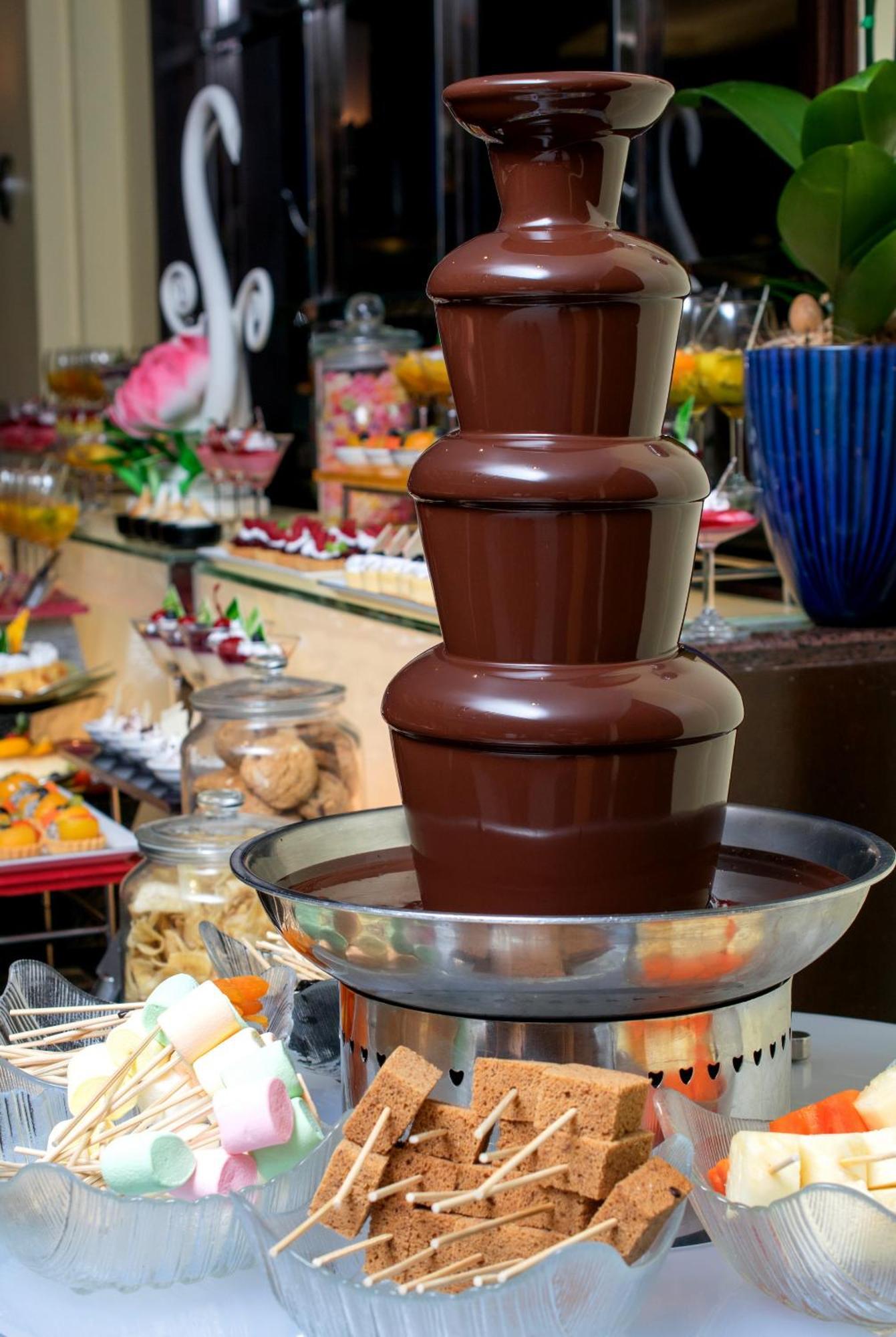 The Sukosol Hotel Banguecoque Exterior foto A chocolate fountain